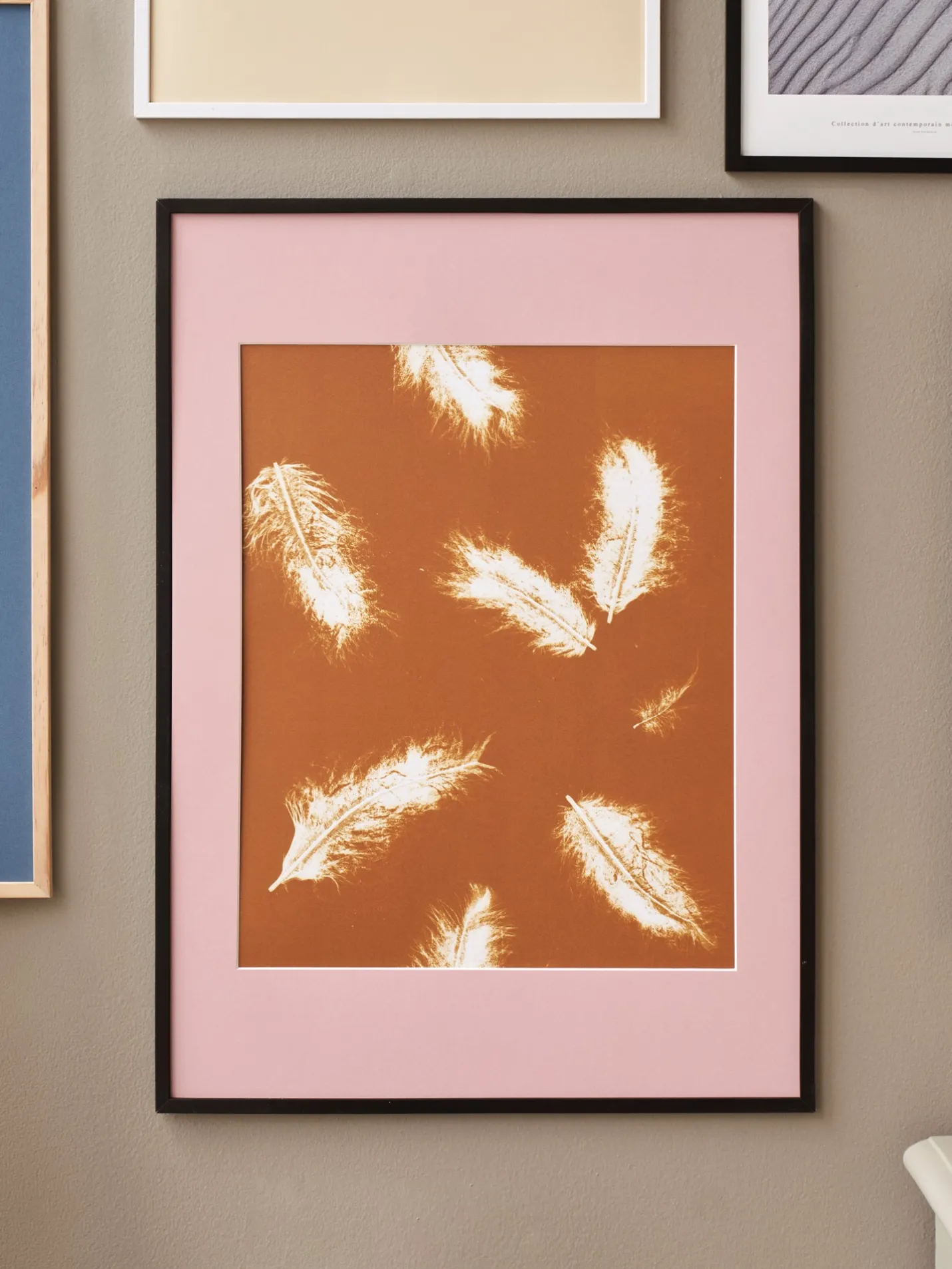 Hot Søstrene Grene Schweiz Poster Feather Dark Mustard 40 X 50 Multi